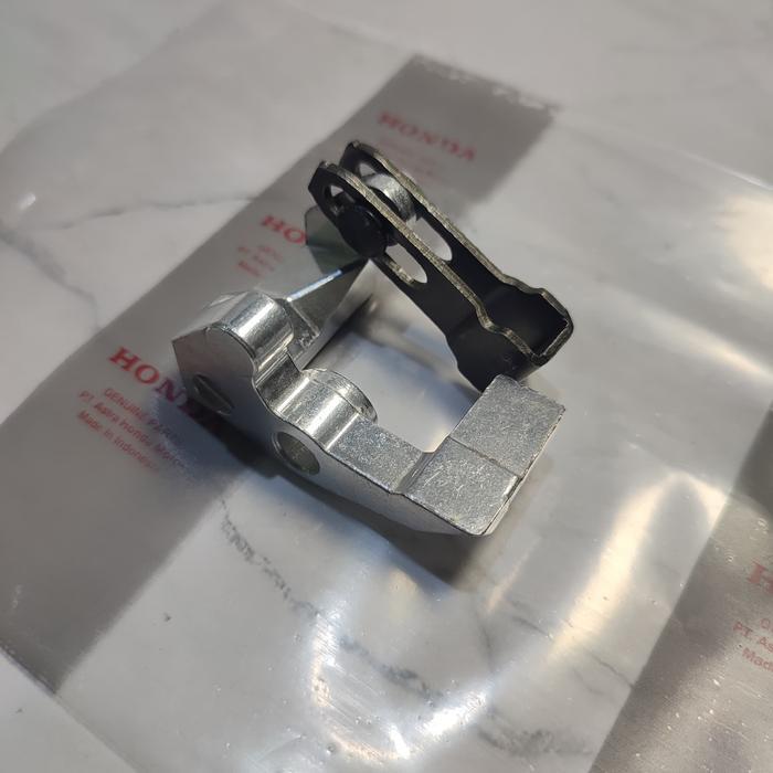 Sambungan Handel Knocker Handle Rem Kanan Honda Vario 125 Terjamin