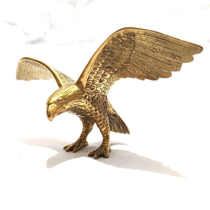 patung burung elang gold