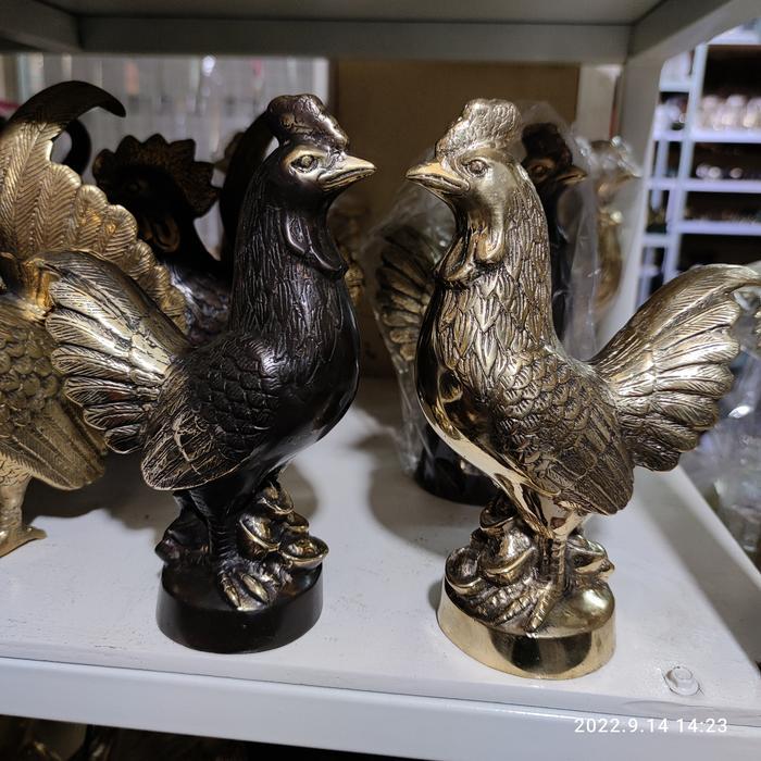 patung ayam emas hoki logam kuningan