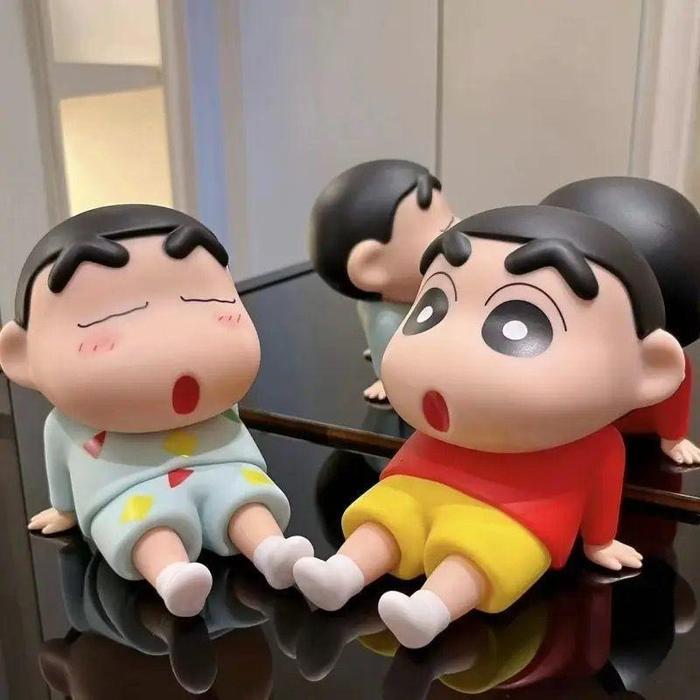 Dudukan Ponsel Krayon Shin-chan Dekorasi Desktop Boneka Anime Tempat Telepon anime Jepang Figure