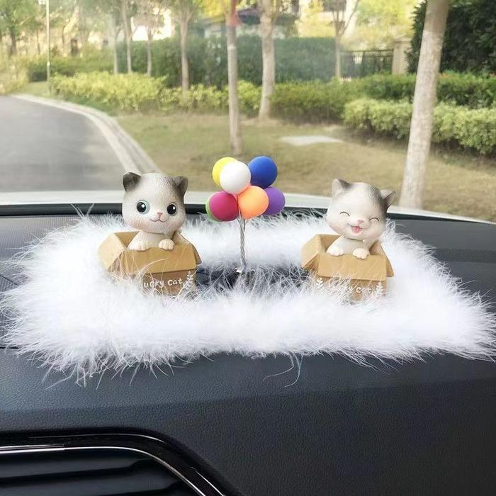 Hiasan dashboard mobil kucing/hiasan mobil/hiasan kucing keberuntungan mobil/hiasan kucing geleng