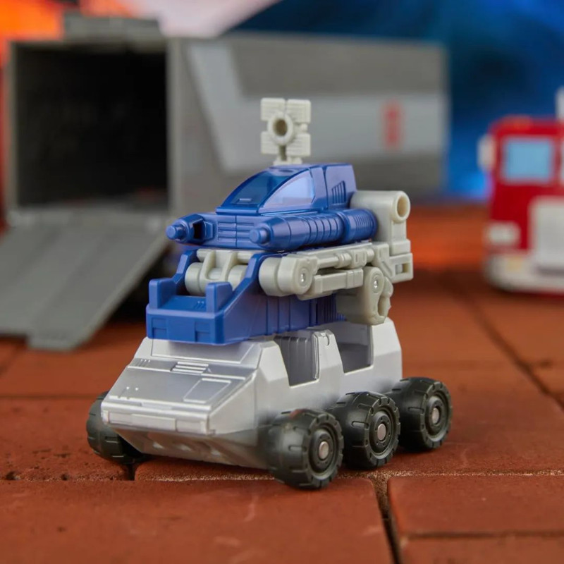 In StockTransformation Toys F8514 F-8514 86 Movie SS86 Class OP Commander with Carriage Action