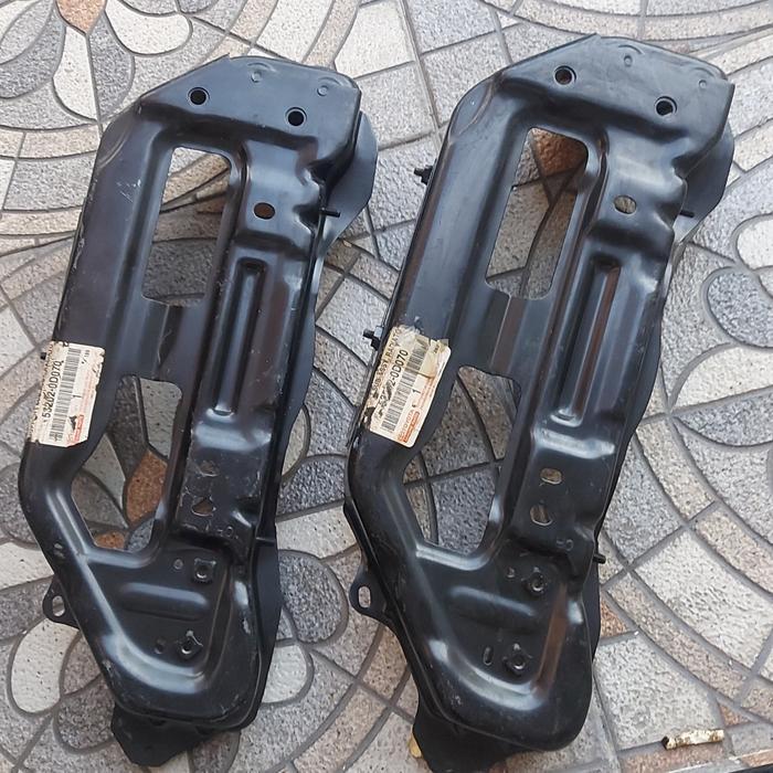 Support Braket Pegangan Radiator Kanan Toyota Yaris New Vios Original Quality