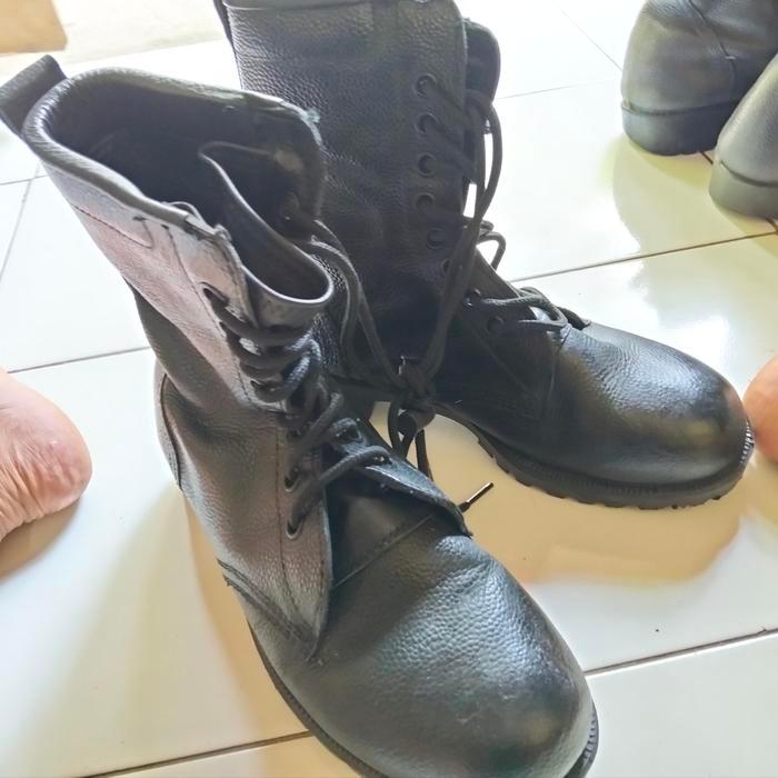 PDL second bekas Sepatu Bekas Model Pendidikan Polri dengan Kulit Warna Jeruk, Ukuran 44 bekas Pendi