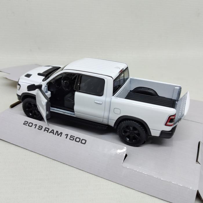Diecast 2019 Dodge Ram 1500 Kinsmart 1:46