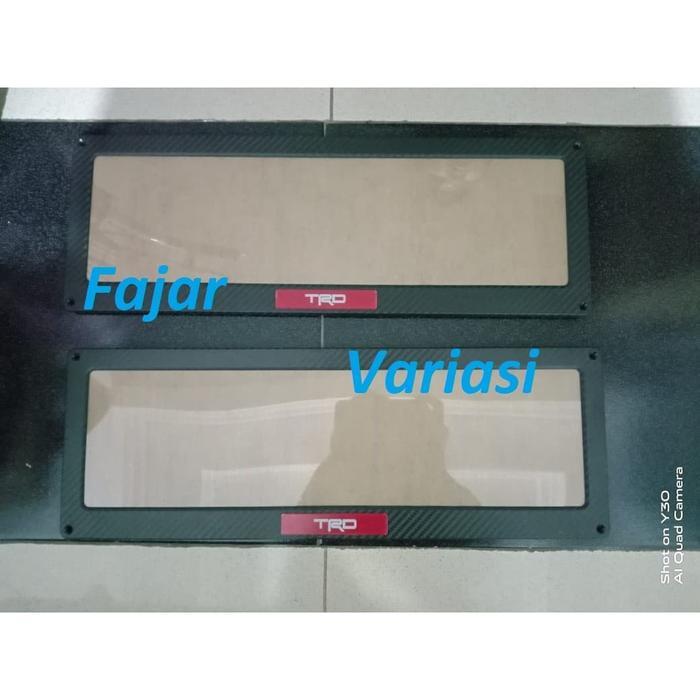 COVER / DUDUKAN TEMPAT PLAT NOMOR MOBIL AKRILIK IZY CARBON Xpander