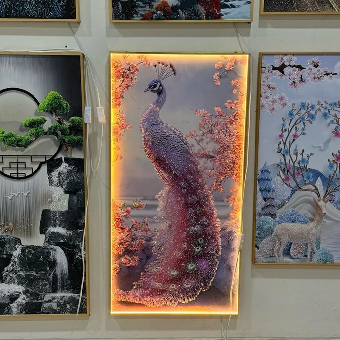 Lukisan Porcelain 5D Diamond Lampu LED Motif Burung Merak Pajangan Dinding Lampu Merak Pink Ungu