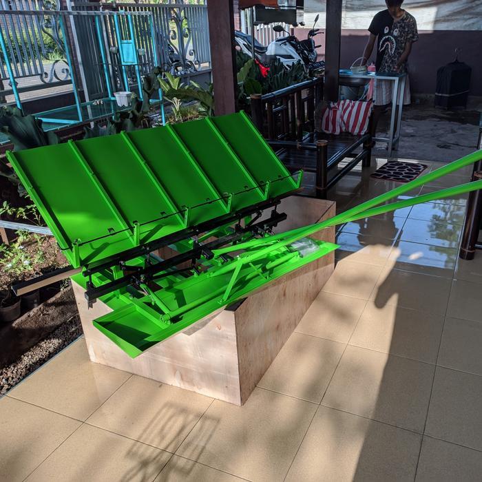 Alat tanam padi manual