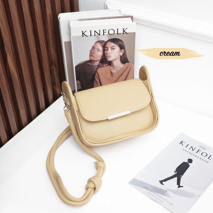 Sling Bag Hana - Tas Selempang Wanita