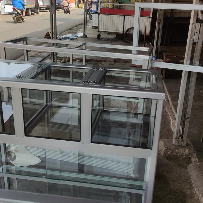 Etalase Dan Tempat Beras 3 Kotak 150Cm Kaca Furniture Pintu