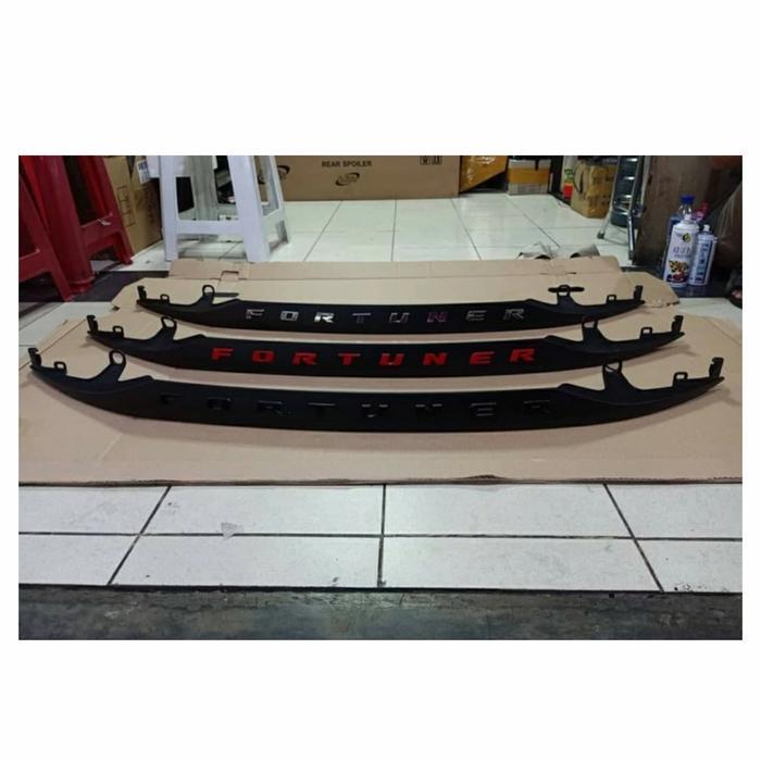 Trunklid hitam All New Fortuner 2016-2019