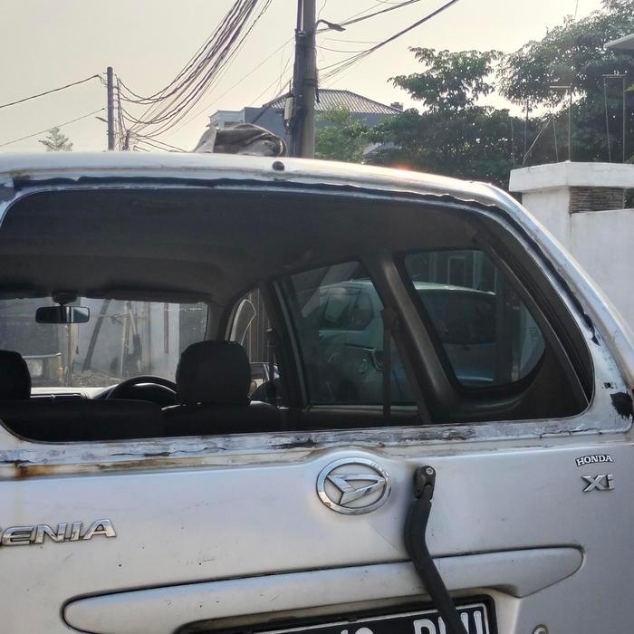 kaca belakang mobil avanza / Xenia 2004 - 2011