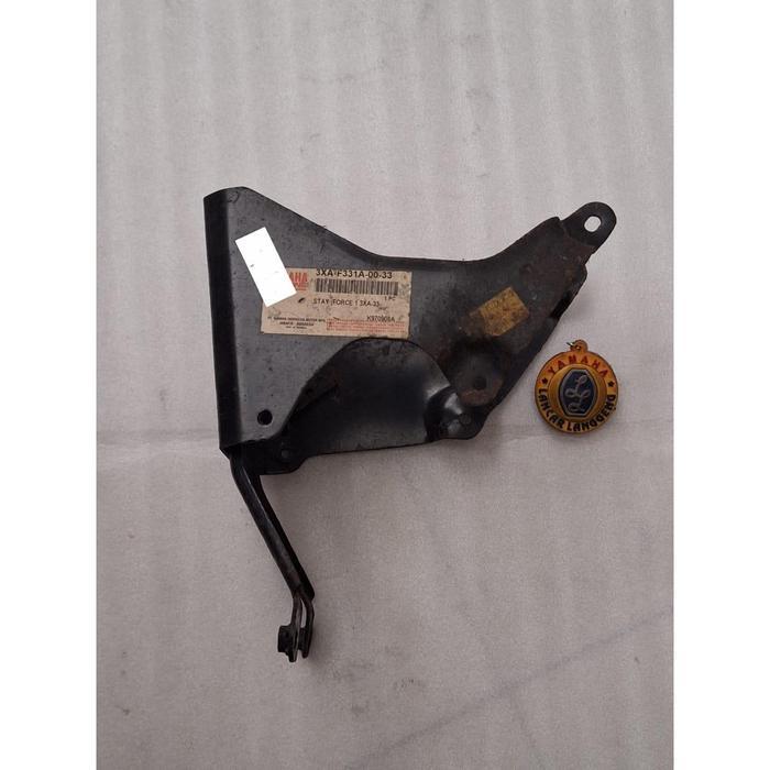 HEMAT STAY / BRACKET / DUDUKAN TAMENG DEPAN / DASI YAMAHA FORCE1 / F1Z ORIGINAL YGP 3XA-F331A-00-33