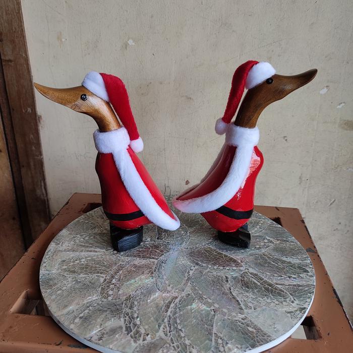 patung bebek santa claus