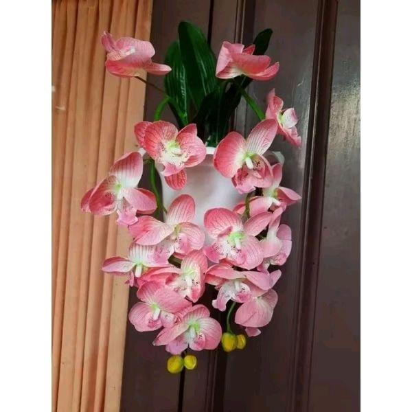 Nileshop Bunga Anggrek Bulan Gantung Hiasan Dinding dengan Vas Pot Artificial Berwarna Ungu Elegan