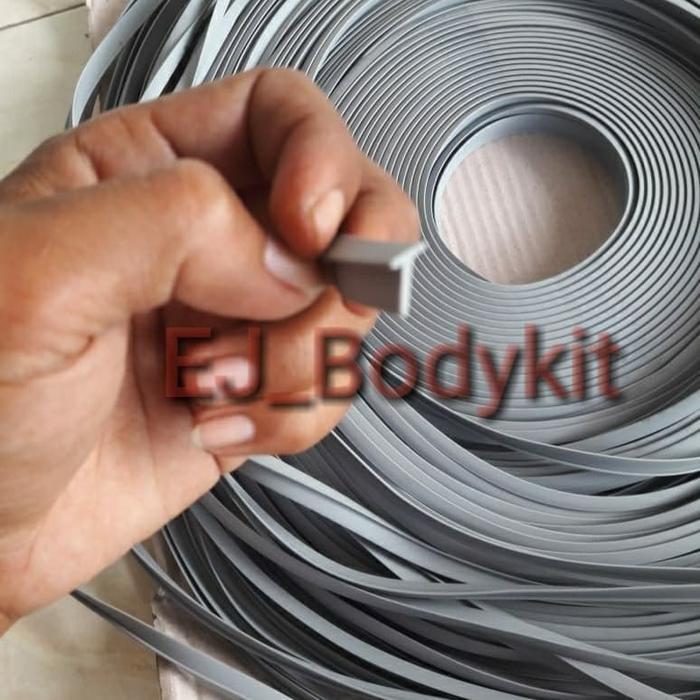 List karet list Bodykit over Fender Kijang krista