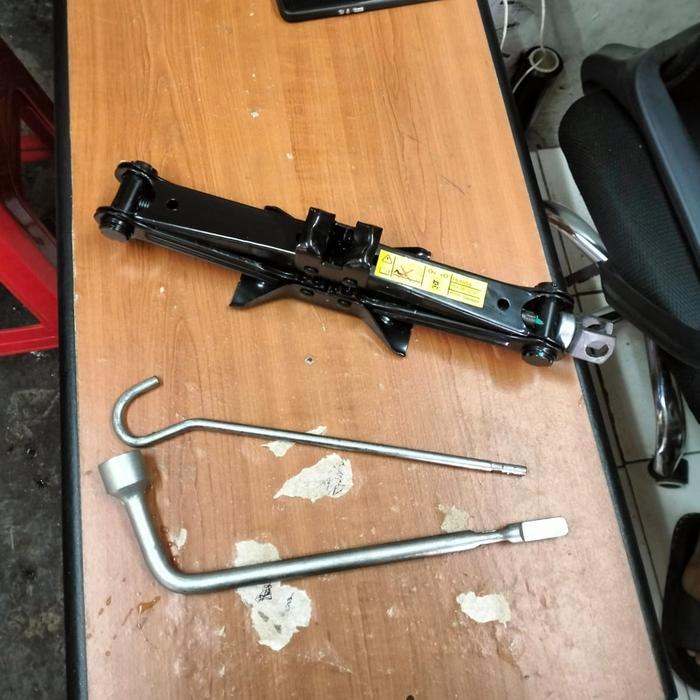 DONGKRAK MOBIL ORIGINAL MOBIL HONDA JAZZ / HONDA BRIO