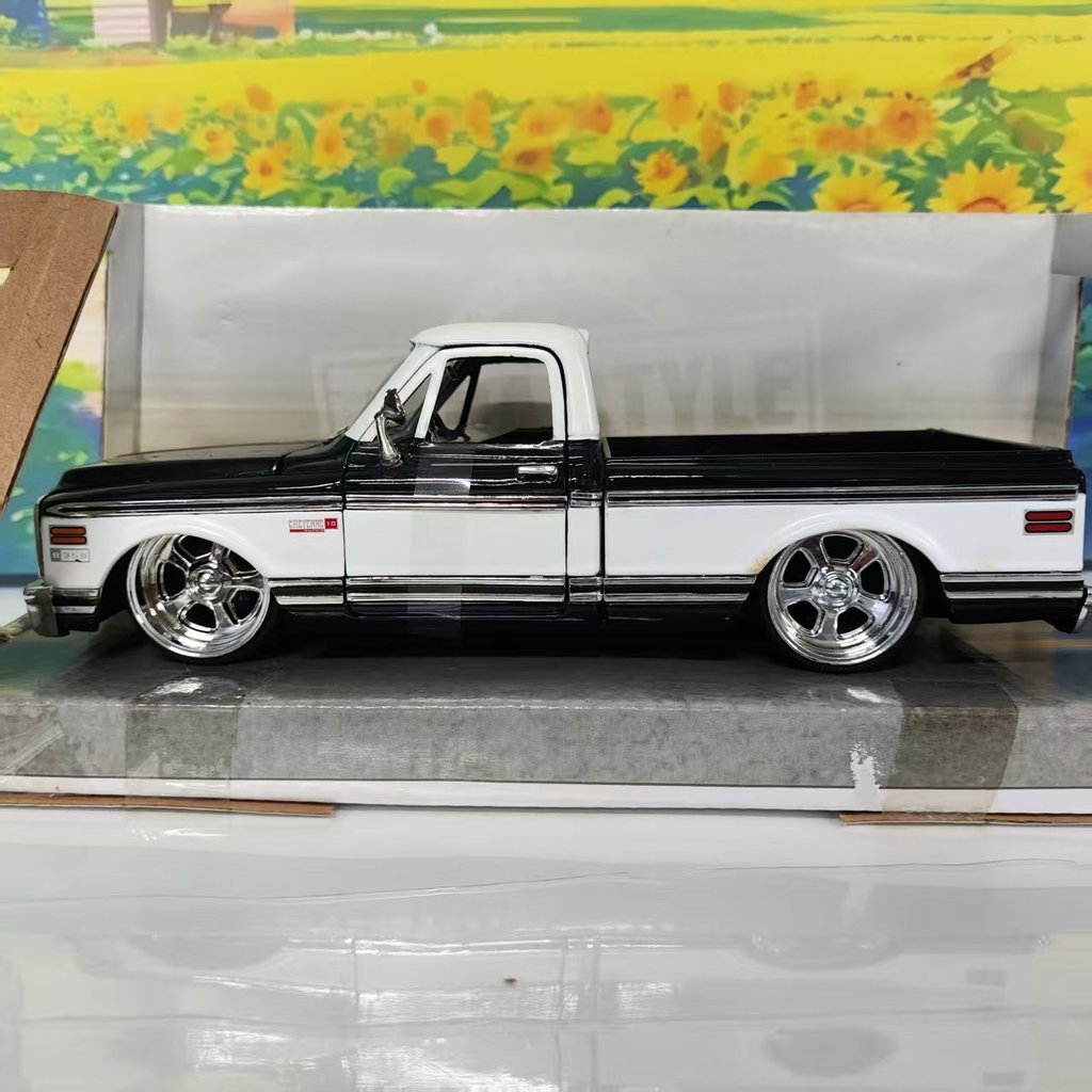 Flawed Die-Cast 1:24 Scale Chevy Jada Pickup Simulation Alloy Static Car Model Collection Souvenir