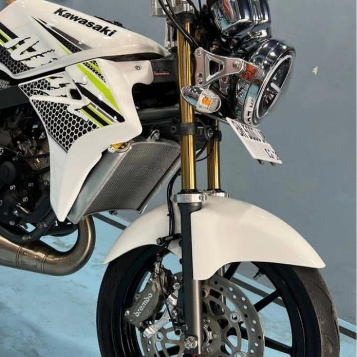 Kupingan lampu depan ninja ss/BREKET KUPINGAN LAMPU NINJA SS MODEL CNC RACING BAHAN ALUMUNIUM 1 SET