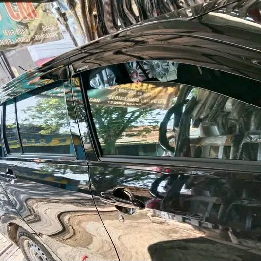 Talang Air Pintu Mobil Sigra Aksesoris Variasi Mobil Talang Air Hujan Pasang Setengah Body Car Tbk
