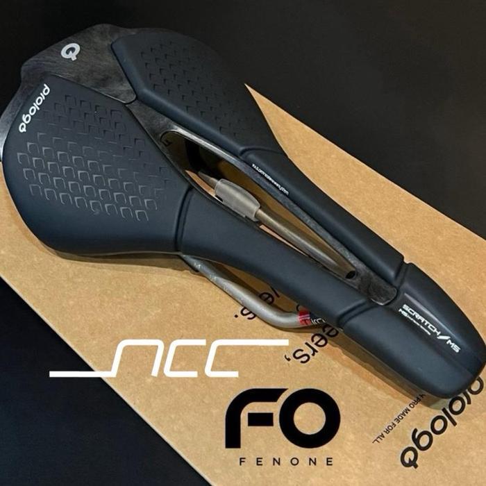 PROLOGO SCRATCH M5 PAS TIROX 140MM HARD BLACK SADDLE / SADDLE PROLOGO 140 RAIL TITANIUM HARD BLACK