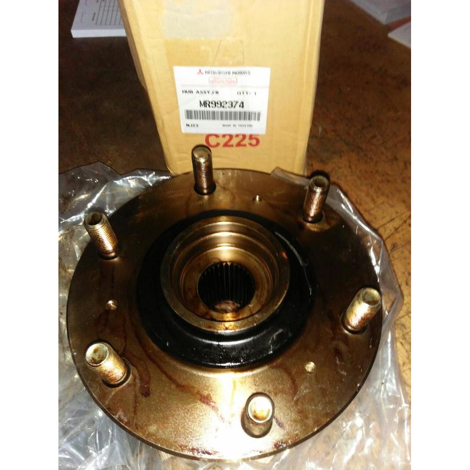 Hub nap bearing depan triton pajero newww