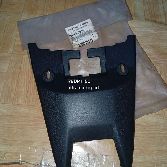 COVER TAIL SAMBUNGAN BODY BELAKANG ATAS LAMPU STOP KAWASAKI ZX130 ZX 130 ORIGINAL 36040-0010 OK.