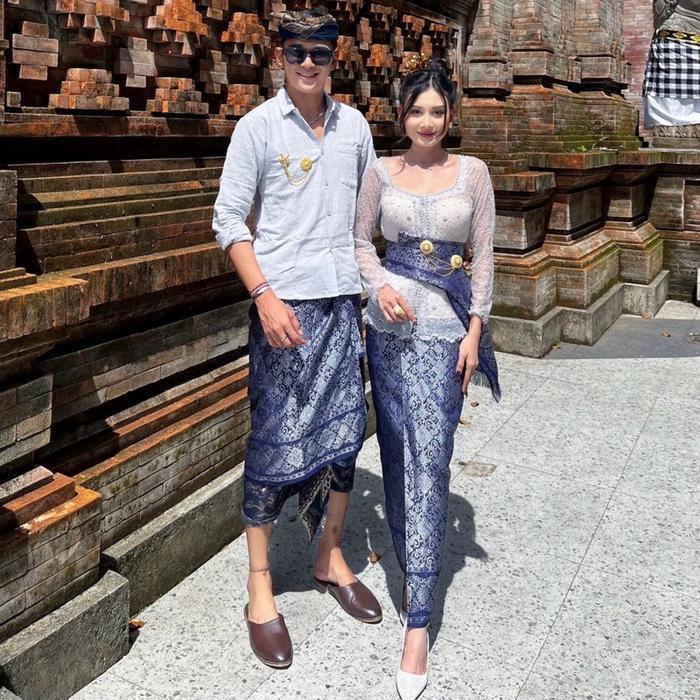 Couple Semi Songket Sembahyang Bali
