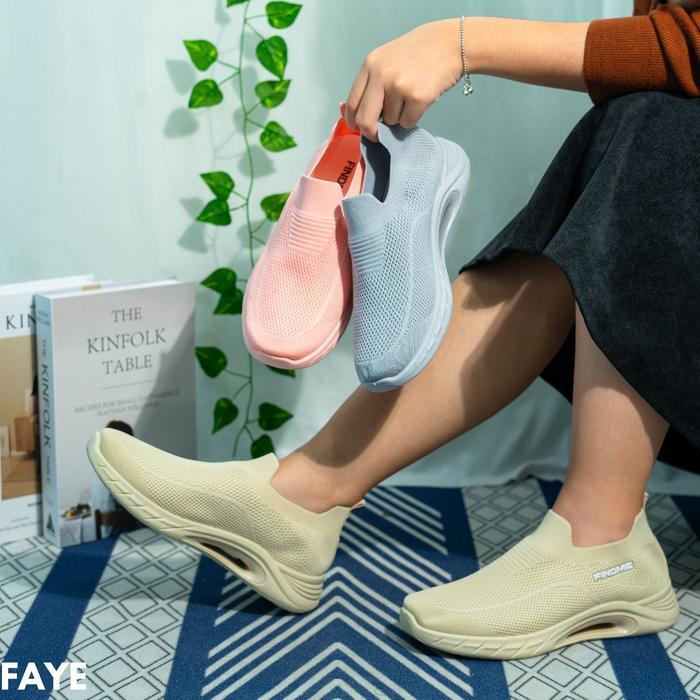 Sepatu Sneakers Wanita Classy Casual Ringan Flyknit Bahan Import Faye