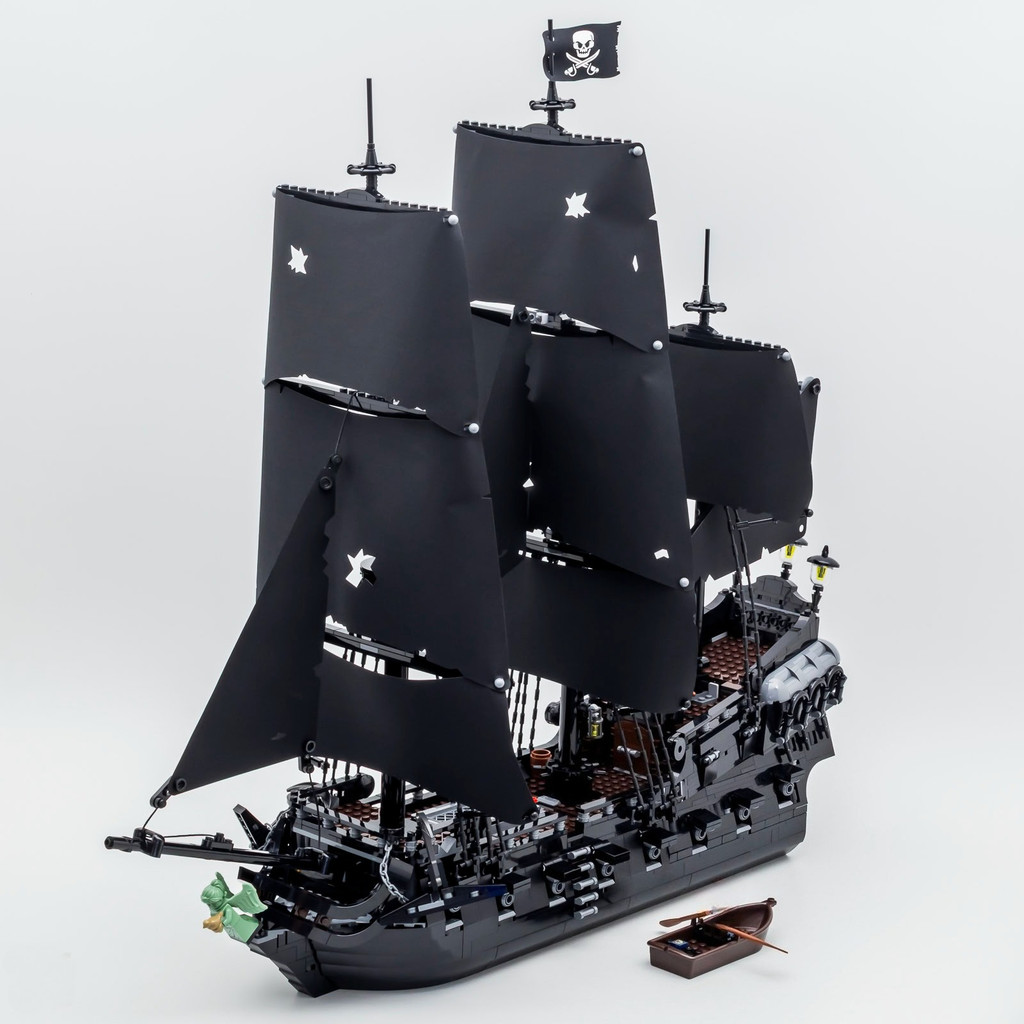 Sparrow's Pirate Ship Building Blocks Vessel Sailboat Ship Model Bricks Assembling DIY Toys For Kids