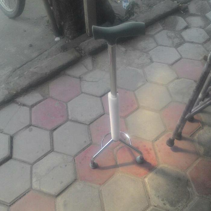 TRIPOT KAKI 3/ TONGKAT JALAN KAKI 3/ TONGKAT LANSIAU