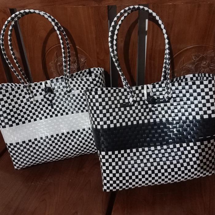 Tas Plastik Kaca Cross Size XL Anyaman Tote Wanita