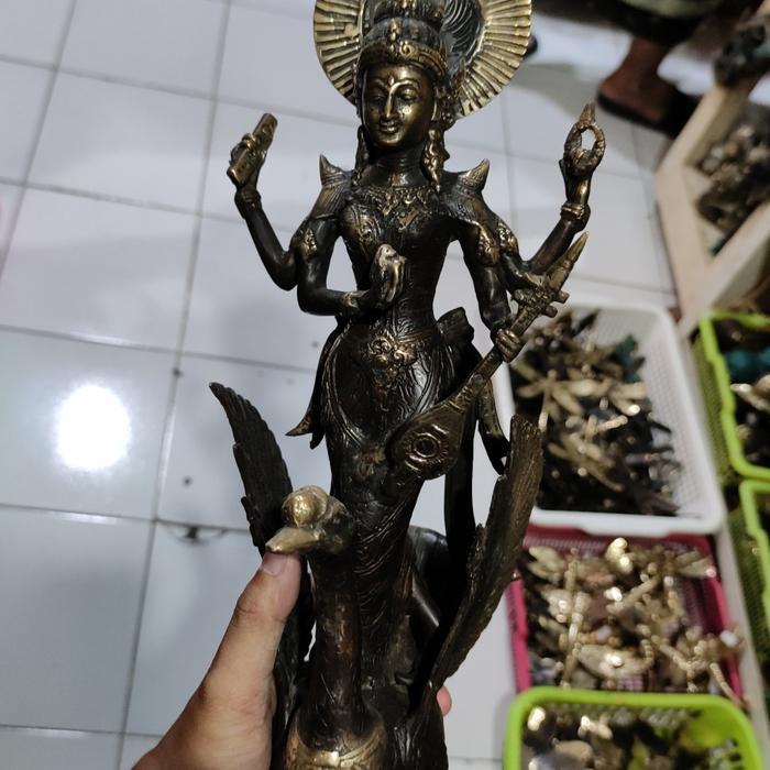 arca patung dewi saraswati