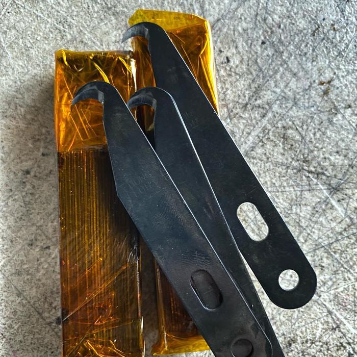 Pisau kait merek HUNGLONG SINGLE - 1 MATA PISAU untuk textile benang 100% tajam dan original (ada