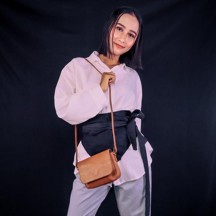 Leather Sling Bag BeYou By BUCINI I Tas Selempang Kulit Wanita BeYou By BUCINI Jisoo