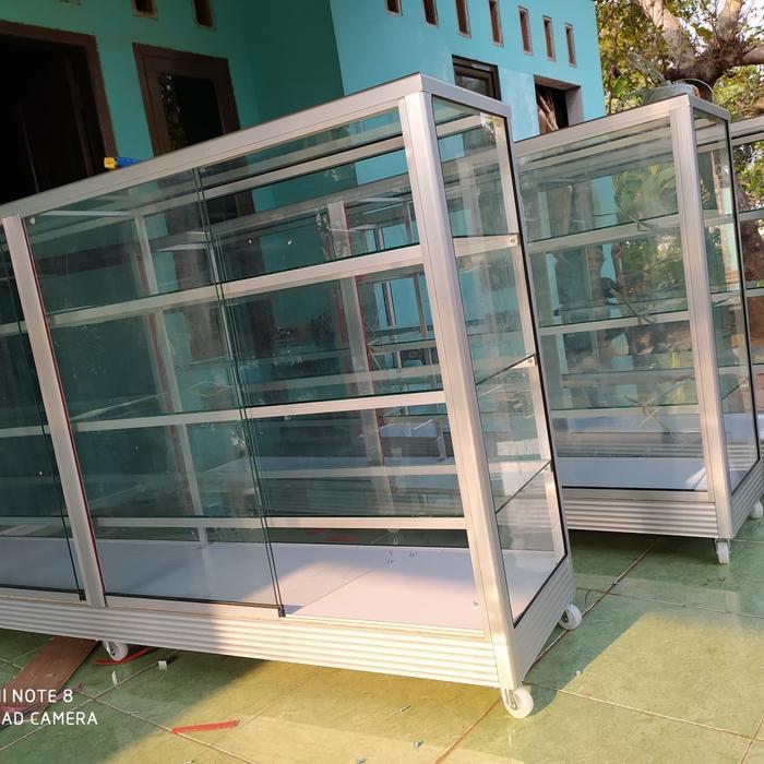 Etalase Kaca 2 Meter