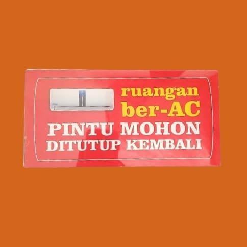 Akrilik Ruangan ber-AC Pintu Mohon Ditutup Kembali - Akrilik tempel