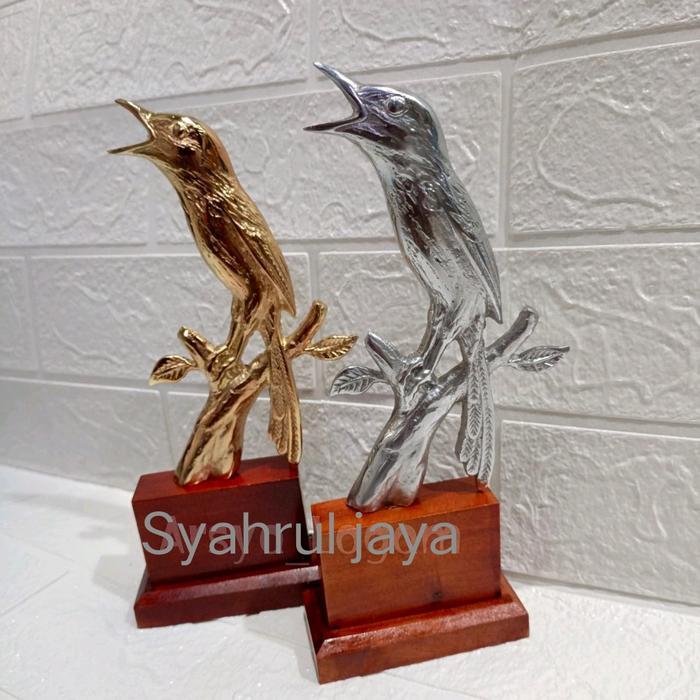 NEW Trophy Piala Logam Murmer Motif Burung Pentet/cendet COD Diskon