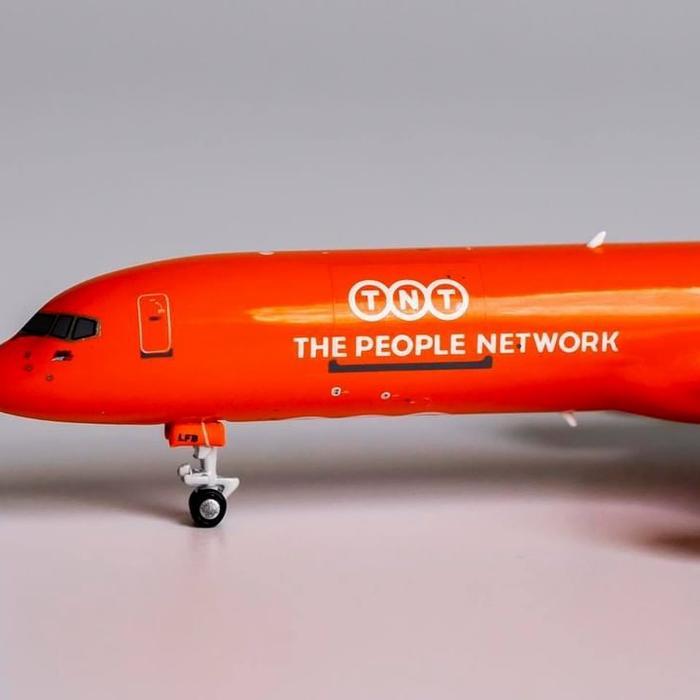 Tnt Boeing 757-200 Oe-Lfb Ng Model 1:400