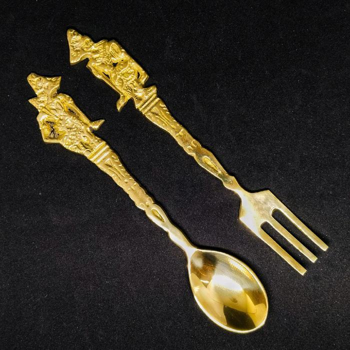 Sendok & garpu kcl kuningan Gold motif wayang krisna & karna