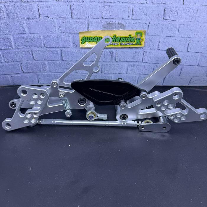 Footstep Underbone NUI Racing Adjustable Silver Ninja R SS RR RR