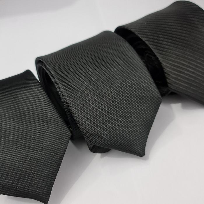 Dasi Hitam pria motif salur