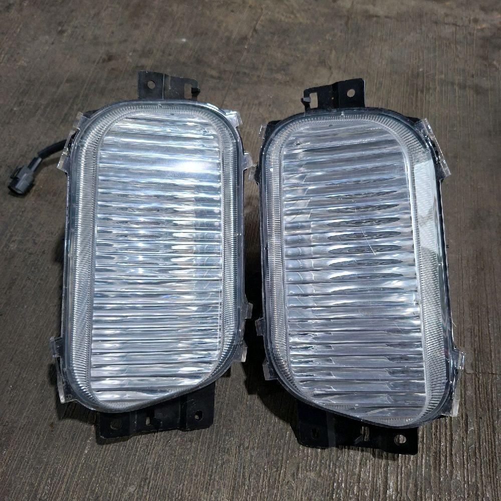lampu kabut (fog lamp) bemper depan truk Mitsubishi Fuso Canter baru lokal