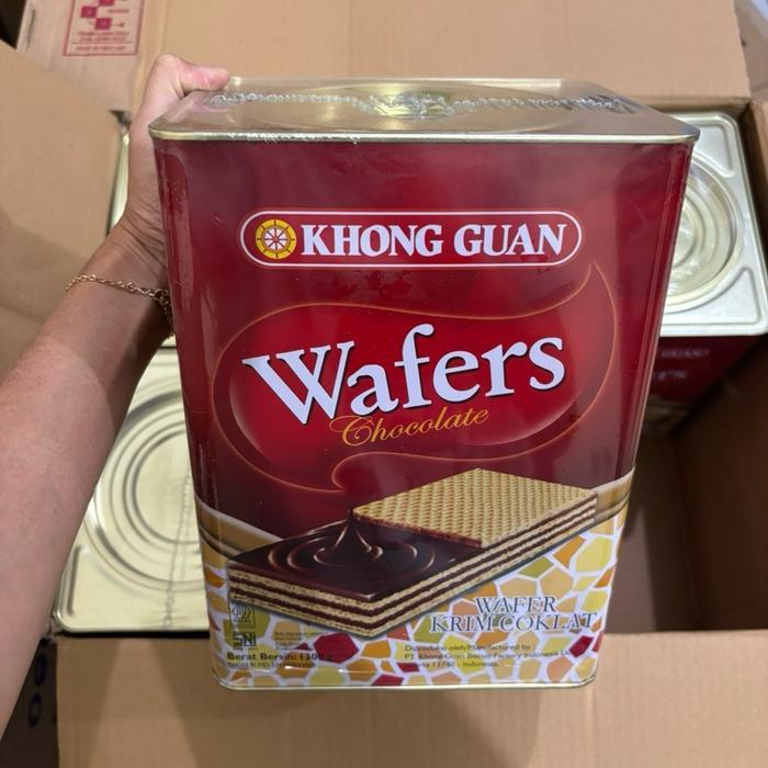 Agen distributor hampers lebaran snack biskuit wafer kaleng khong guan wafers krim chocolate kotak