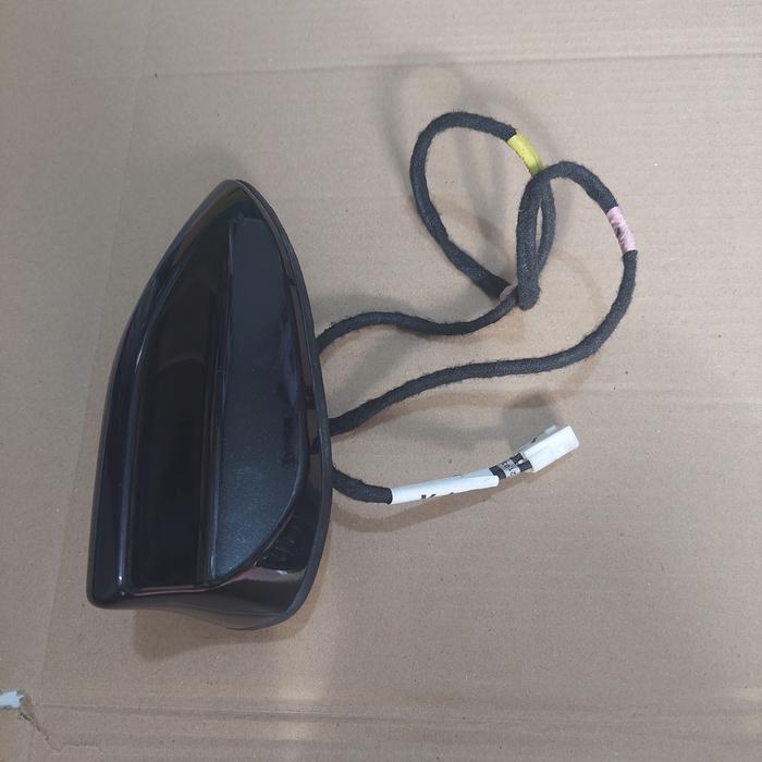 ANTENA SIRIP HIU ANTENA RADIO TOYOTA YARIS VIOS 2012 2019 ORIGINAL OK.