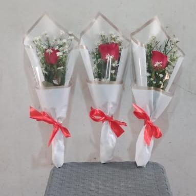 Bunga Mawar Tangkaian Buket Bunga Bunga Wisuda bunga mawar asli flowersatuan Biru Gold Kuning Merah