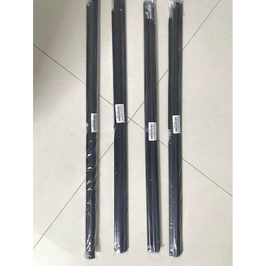 Pelipit Kaca Pintu Nissan Terrano satu set
