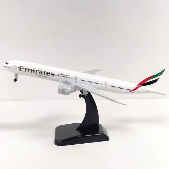 Bisa Gosend Pesawat Diecast Miniatur Emirates Airlines Boeing 777-300Er