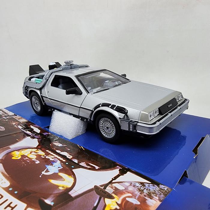 (PROMO) DIECAST DELOREAN TIME MACHINE BACK TO THE FUTURE 2 WELLY 1:24