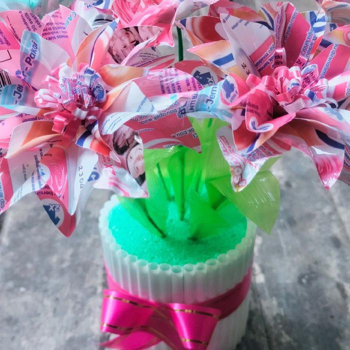 TERMURAH BUNGA SEDOTAN PLASTIK WARNA RANDOM DAN POTNYA/KERAJINAN SEKOLAH/PRAKARYA/HIASAN RUMAH PROMO